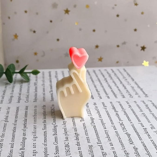 Heart On Finger Mould Small CM490