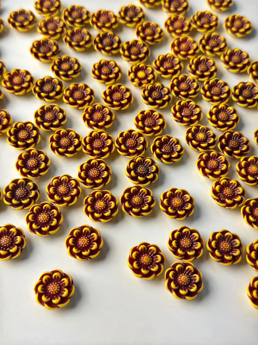 Sunflower Charm 25 Pieces DM15