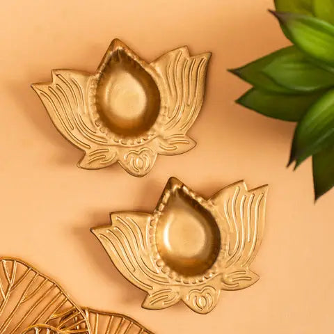 Lotus Diya Metal Urli / UD21