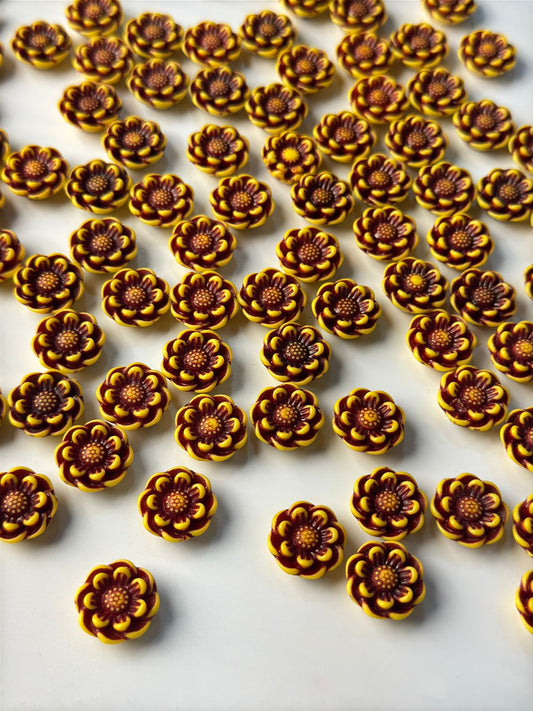 Sunflower Charm 25 Pieces DM15